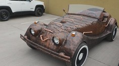 Tohle auto nenajdete jinde na světě! Je z kovového odpadu