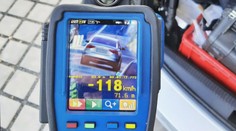 Frajírek v audi se prohnal kolem školy děsivou rychlostí. Jel skoro 120 km/h