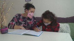 Žádné kapesné, k Vánocům nálepka. Samoživitelku s dcerkou ničí covid!