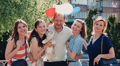 Zůstal sám na tři dcery, teď chce začít znovu žít. TV Nova natáčí nový seriál