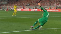 Gólman Dortmundu předvedl neuvěřitelný kiks. Borussia opět padla