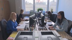 Sladký život úředníka: Na obraně si přijdou průměrně na 66 tisíc měsíčně