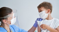 Očkování dětí proti covidu se blíží. Výrobce požádal o povolení. ANKETA