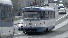 Drama v tramvaji: K nohám řidiče se skácel zakrvácený muž (29)!