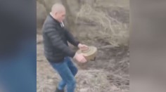 Ukrajinec hazardoval se životem. S cigaretou v puse odnesl minu