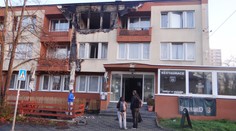 Z hořícího hotelu hasiči evakuovali 24 lidí, dva museli do nemocnice