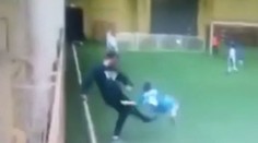 VIDEO: Dril malých ruských fotbalistů. Ten trenér je blázen!