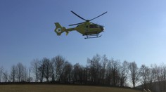 Muž vyrazil do hor na kole bez helmy. Po pádu ho zachraňoval vrtulník