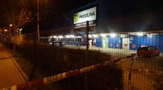 Policista postřelil nedaleko obchodu prchajícího lupiče, ten je v nemocnici