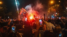 790 zatčených a 2 mrtví. Oslavy fanoušků PSG se nechutně zvrhly