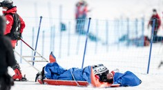 Parťačku Evy Samkové ze svahu odvezli na saních, při pádu utrpěla zlomeninu