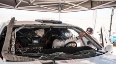 Drsný Dakar: Jak se jede 200 kilometrů pouští bez čelního skla?
