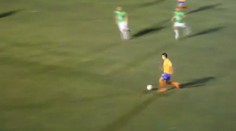 VIDEO: Pěsti a brutální kopance! Fotbalový zápas se zvrhnul