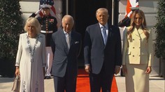 Karel III. zahájil návštěvu USA. Trump hned na začátku porušil protokol