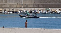 Hororová dovolená: Před turisty vytáhli z vody mrtvého migranta
