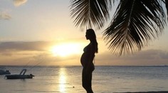 Krainová v bikinách a s bříškem. Podívejte se, jak si užívá těhotenství