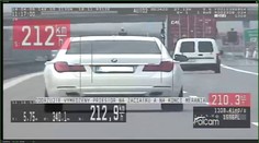 Chtěl závodit na dálnici. Jel přes 200, ale vybral si špatného soupeře