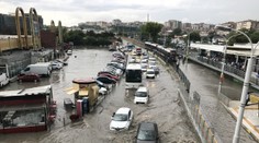 Istanbul ochromily povodně! Z ulic jsou řeky, voda zaplavila i metro