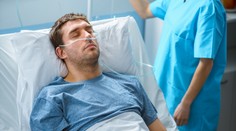 Odhalili nový symptom koronaviru! Přichází dřív než kašel a horečka