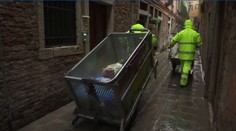 Město lásky v ohrožení: Benátky se topí v odpadcích od turistů!