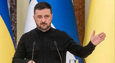 Ukrajinské drony zapálily ruskou rafinerii. Nejrychlejší sankce, chválí si Zelenskyj