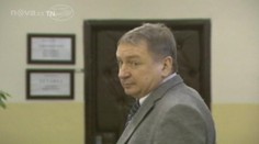 VIDEO: Tak odvezla sanitka zubaře od soudu! Zneužil tři děti?