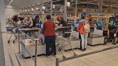 V obchodech propuklo šílenství. Češi vzali před svátkem nákupy útokem