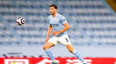 Souček má smůlu. Hráčem Premier League se stal portugalský obránce