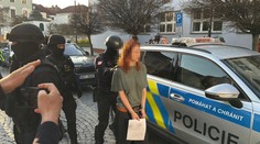 Čelí obvinění z terorismu. Tohle jsou mladí lidé, kteří měli zapálit zbrojovku