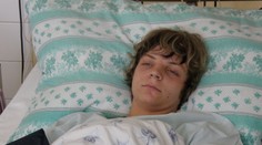 Vymyslel si přepadení skupinou Romů, přišel o ledvinu a teď mu hrozí 1,5 roku vězení!
