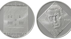 ČNB představila unikátní kovovou dvoustovku. Může si ji koupit každý