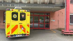 Drama v obří koloně u Brna: Mezi auty kličkovala sanitka s miminkem v inkubátoru