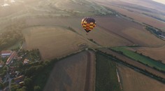 V Česku se koná mezinárodní soutěž ultralehkých balónů. Slétli se na ni piloti ze čtyř zemí