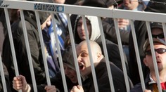 Běs na tribunách je čím dál horší. Právník říká, co fandům hrozí!
