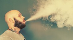 Čeští školáci mají novou zábavu - kouří elektronické cigarety!