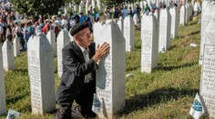 Pieta za oběti masakru ve Srebrenici se zvrtla, létaly kameny!
