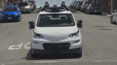 Zklamání z robotických taxíků. Auta na baterky podle vědců spíš škodí