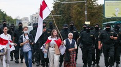 V Minsku se sešly tisíce lidí. Hrdinkou demonstrace je 73letá aktivistka