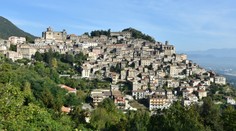 Laciné domy za euro. Italské vesničce se nemovitosti nedaří prodat