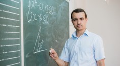 Učitel neuměl číst ani psát! Školu po výpovědi zažaloval