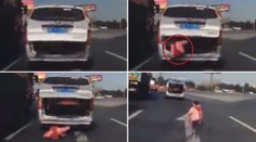 DĚSIVÝ MOMENT: Chlapeček vypadl za jízdy z auta! VIDEO