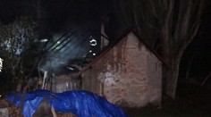 Plameny zničily dům, bouchaly propanbutanové lahve a kanystry