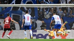 Schick pokračuje v penaltové mizérii, pokutový kop zahodil i proti Portu