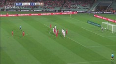 Parádní PŘÍMÁK! Fotbalista zatočil míč a gólman neměl šanci