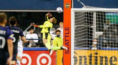 VIDEO: Dvě obrovské chyby obrany zařídily výhru outsidera v MLS