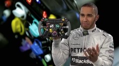 VIDEO: Musíte mačkat tady, tady i tady. Hamilton představil volant F1