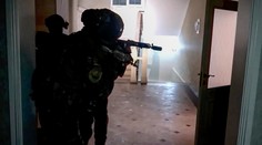 Řež na jihu Ruska. Ozbrojenci zastřelili přes deset policistů a podřízli kněze