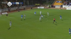 A JEJDA! Gólman si nechal míč proklouznout mezi rukama
