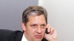 Jiří Dienstbier bude bojovat o Hrad. Podpořila ho ČSSD