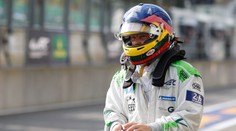 Kuriózní nehoda šampiona F1. Při cestě do Austrálie uvázl na záchodě
